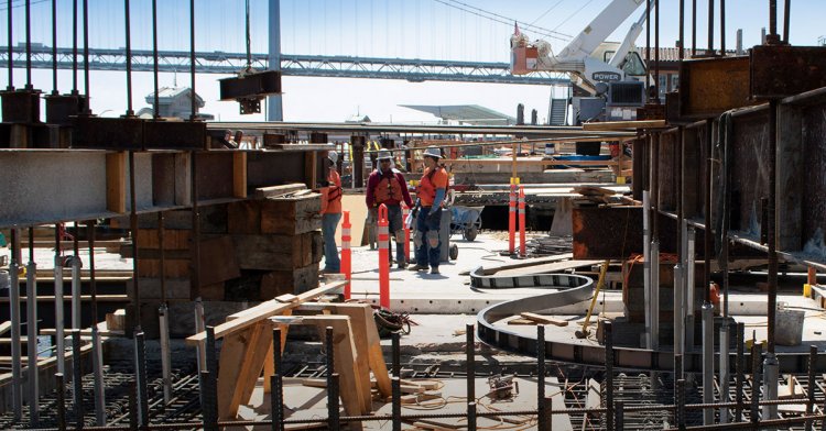 Challenges and Solutions in Construction Project Management for Real Estate